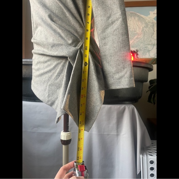 Asymmetrical High Neck Twill Top Beautiful Fit - Picture 10 of 10